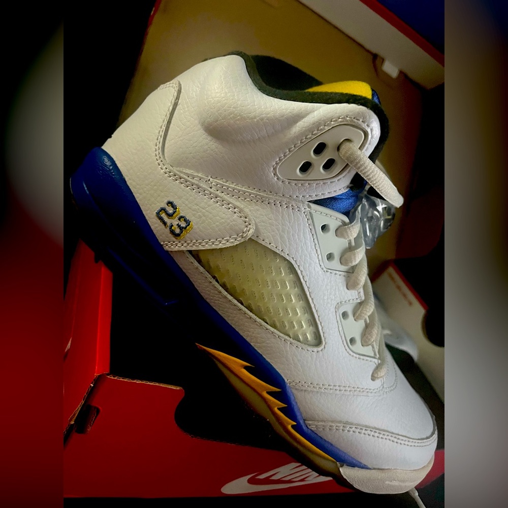 Jordan Retro 5 Laneys  size 4.5Y worn few times and has little crease